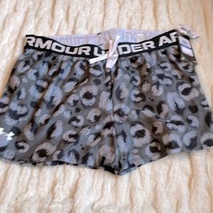NWT Under Armour girls shorts